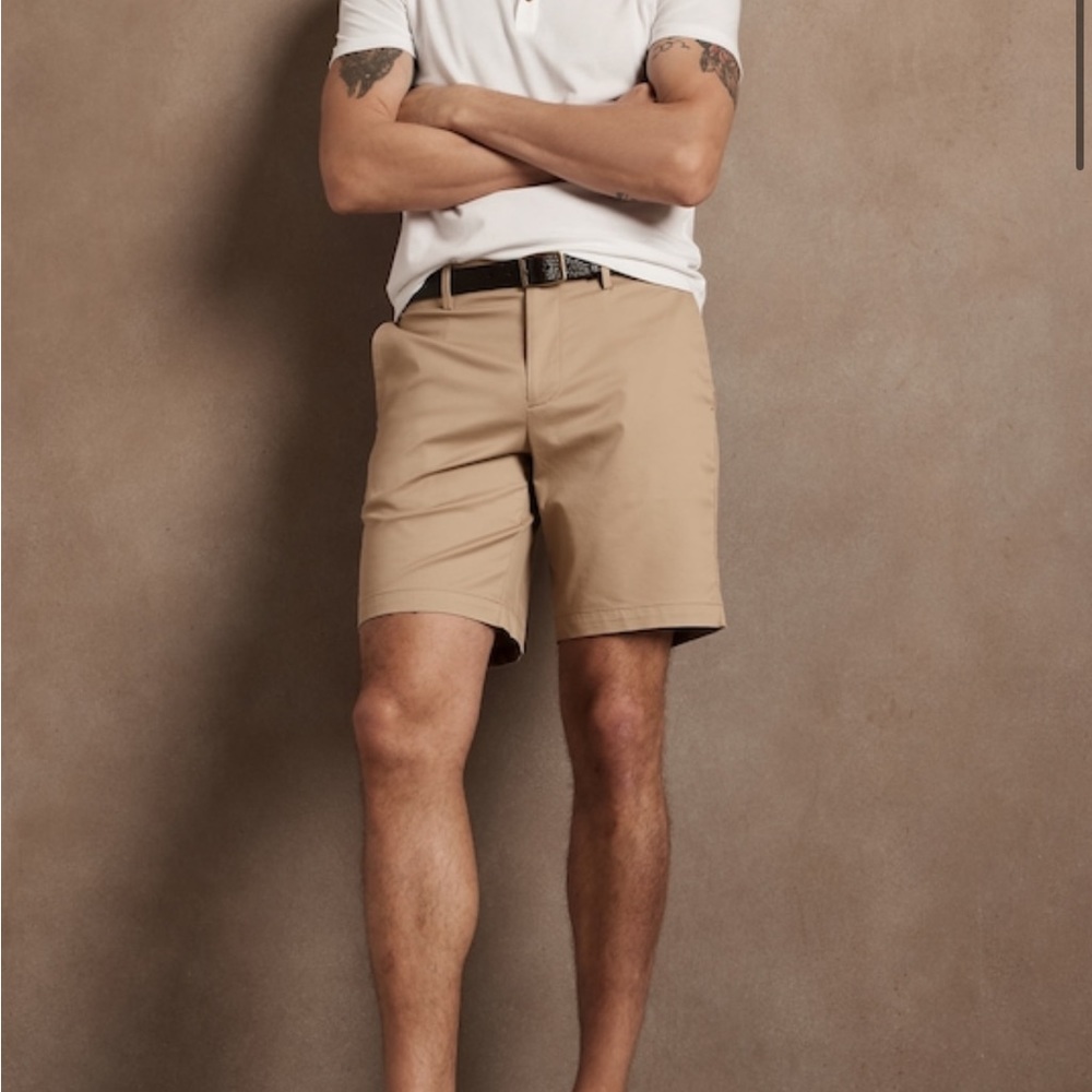 Banana Republic 9” Core Temp Khaki Shorts